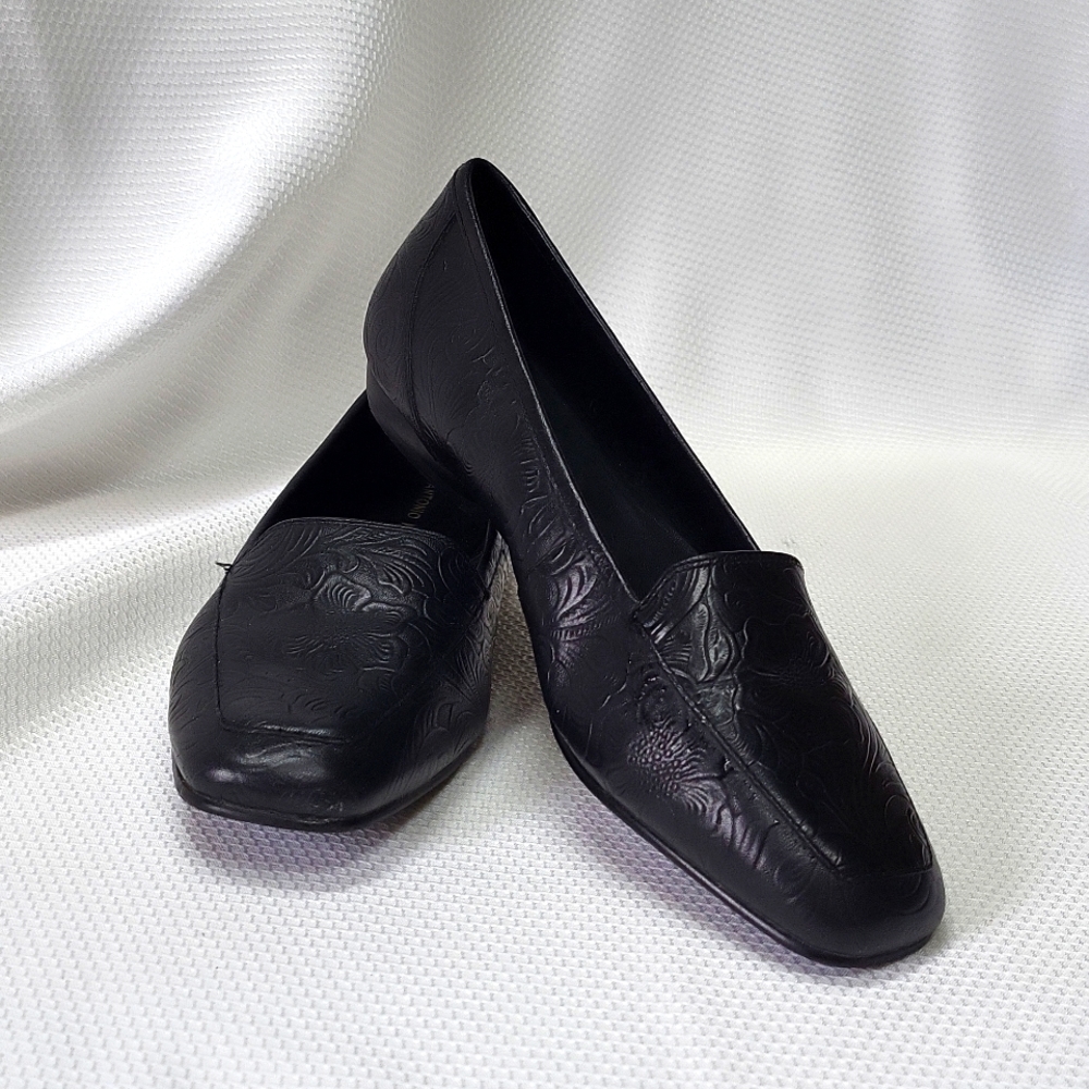 ANTONIO MELANI Black Tooled Leather Flats SZ 8.5
